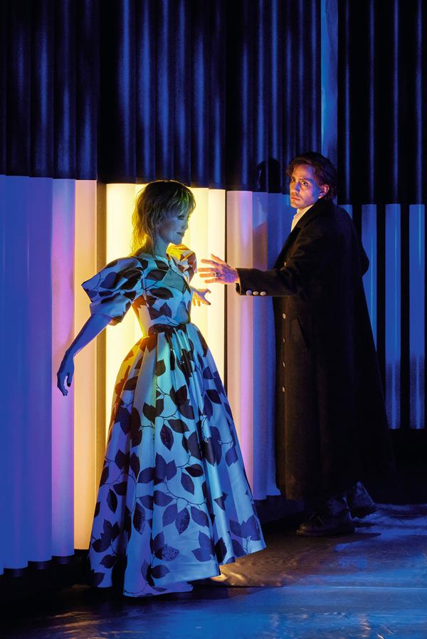 Lucia di Lammermmor am Mainfranken Theater Würzburg: Akiho Tsujii als Lucia und Roberto Ortiz als Sir Edgardo di Ravenswood