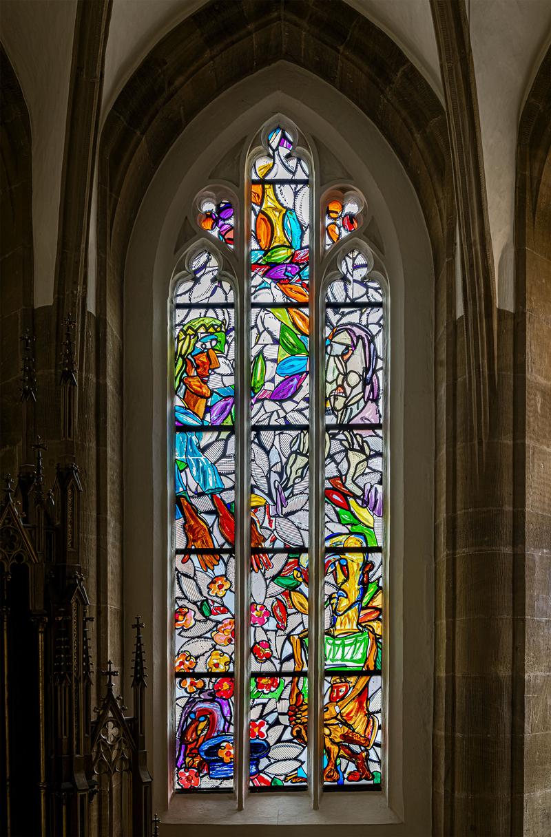 Luepertzfenster in der Kirche St. Elisabeth Bamberg - Alte Frau, Almosen geben Initiative Glasfenster von Markus Lüpertz für die Kirche St. Elisabeth