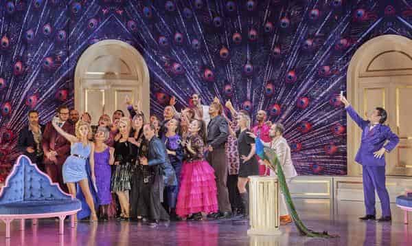 Die Lustige Witwe am Mainfranken Theater Würzburg