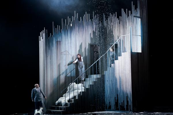 Das Staatstheater Nürnberg koproduziert das Stück mit der Oper Graz