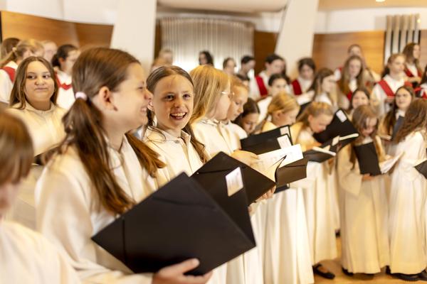 Die Mädchenkantorei bietet adventliche Musik aus Skandinavien 