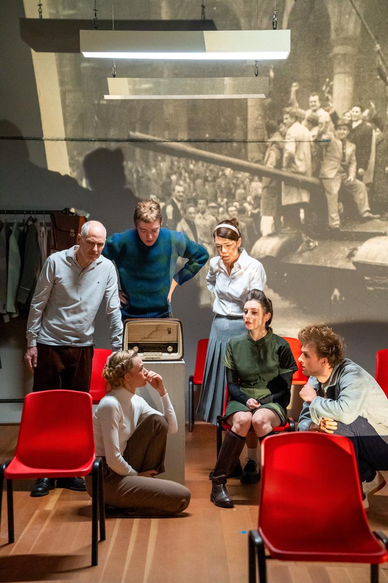 Das Mainfranken Theater Würzburg ist mit „Das schweigende Klassenzimmer“ zu Gast