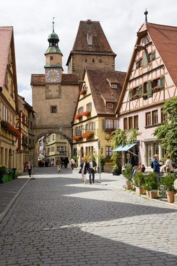 Markusturm Rothenburg o.d. Tauber- Rödergasse Shooting Paar klein Blumen Sonne