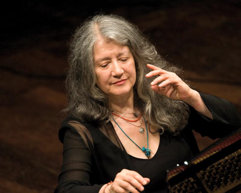 Die Pianistin Martha Argerich gibt ein Meisterkonzert