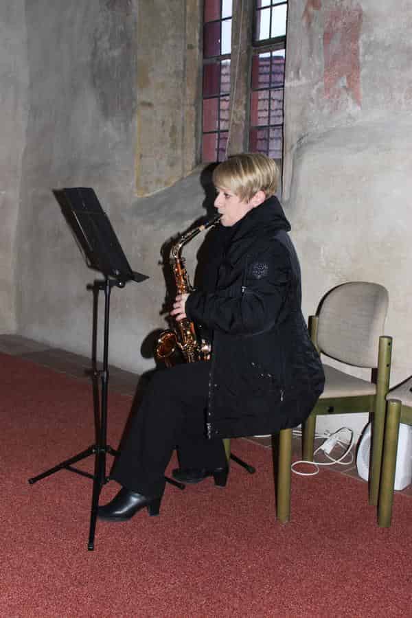 Martina Angebrand mit Saxophon.