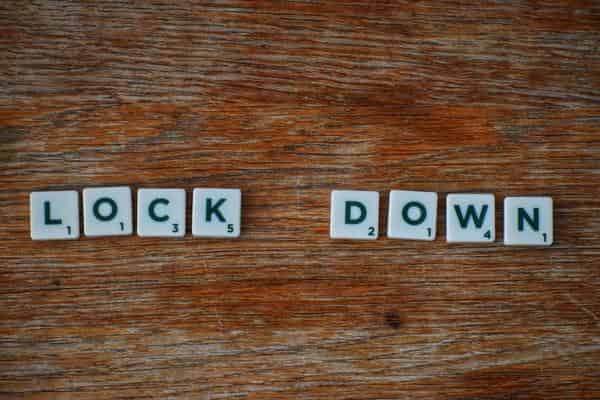 Wort Lockdown in einem Scrabblespiel