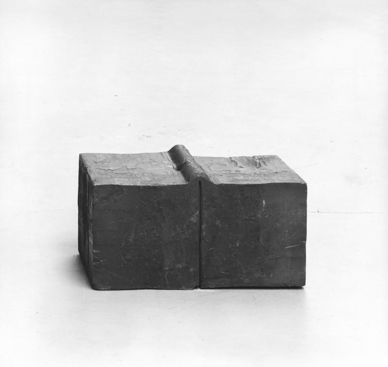Wendung, WV 124 D, 1972/ 90, Stahl massiv, geschmiedet, gebrannt, gebogen, 33 x 60,5 x 29,5 cm