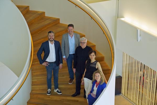 Das künstlerische Leitungsteam: Generalmusikdirektor Enrico Calesso, Operndirektor Berthold Warnecke, Intendant Markus Trabusch, Balettdirektorin Dominique Dumais und Schauspieldirektorin Barbara Bily