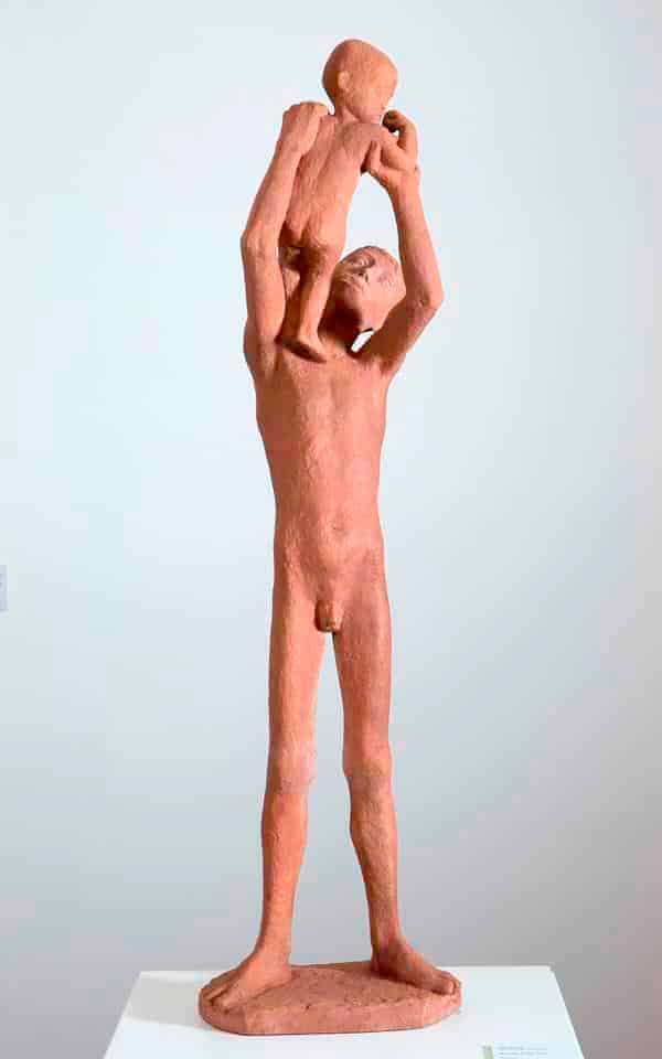 KULTURSPEICHER: Emy Roeder "Nackter Knabe ein Kind emporhebend", 1928, Kunststein
