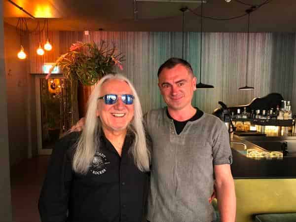 Mick Box (Uriah Heep) und Art. 5 III-Mitarbeiter Andi Bär