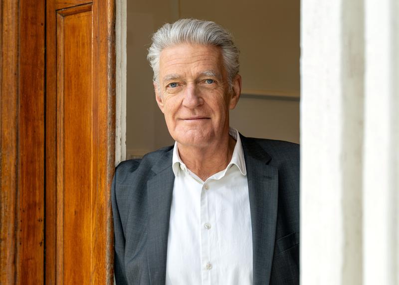 Max Moor liest aus „Schwestern. Trotz allem“