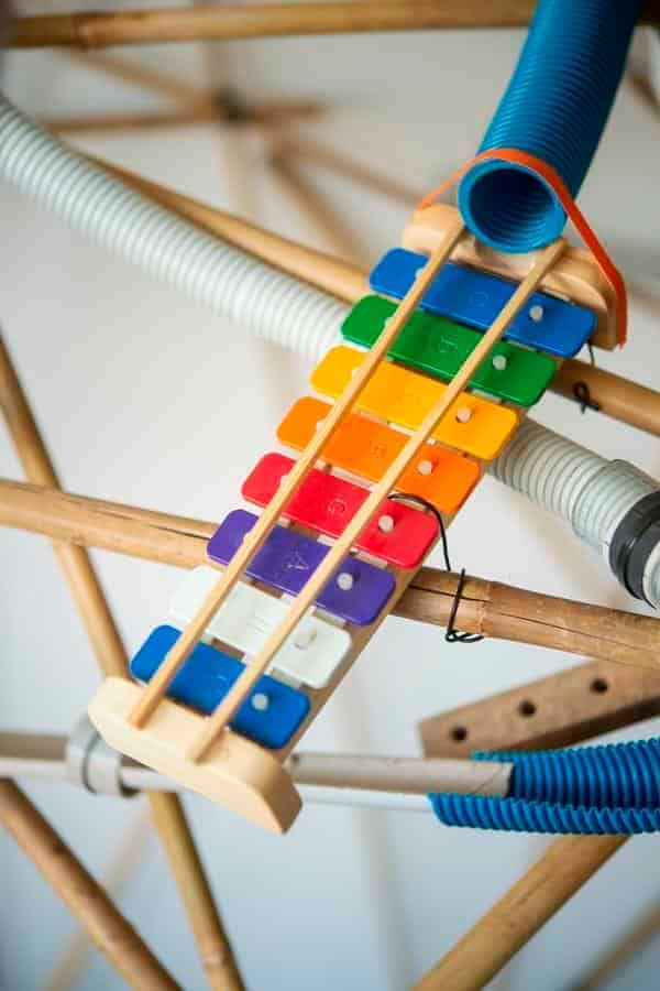 Annett Langer, Hans-Thomas Langer, Stephan Schwarzmann, Murmelbahn: Klangobjekt Glockenspiel, 2023