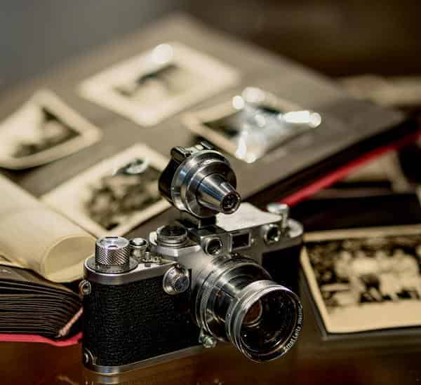 Blick in die Ausstellung "Im Fokus - Privatfotografie von 1871 bis heute" im Städtischen Museum Zirndorf