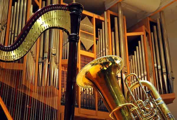 Harfe, Tuba und Orgel
