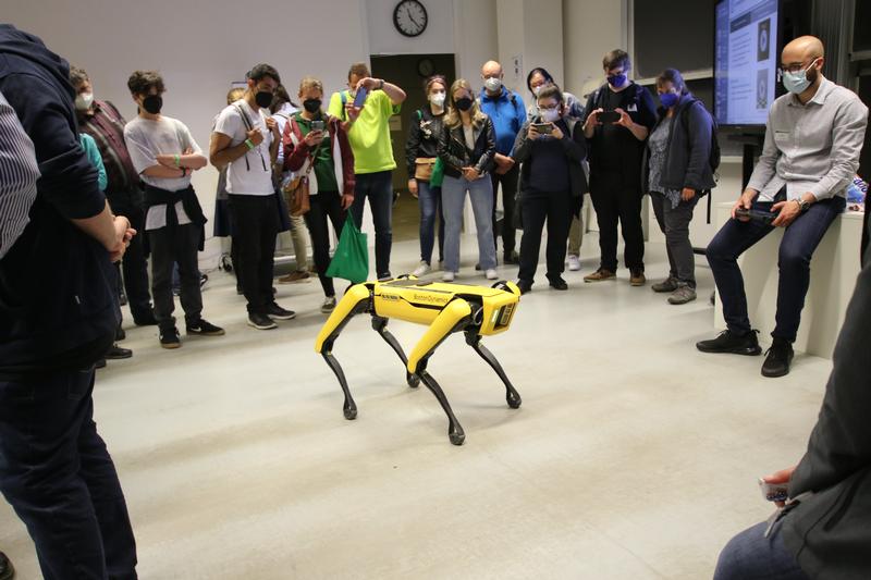 Lange Nacht der Wissenschaften: TechFak Robohund