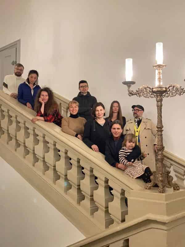 Gruppenbild der ukrainischen und deutschen Stipendiaten des Künstlerhauses Villa Concordia