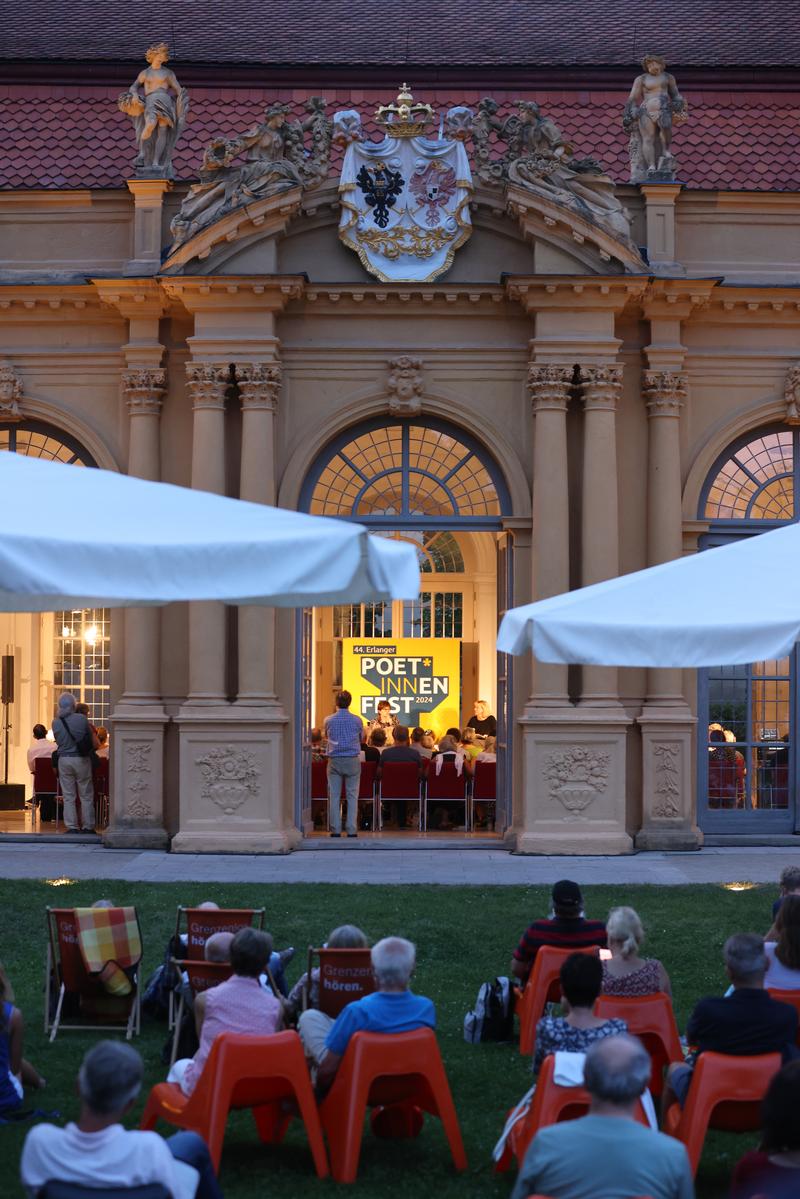 Das Erlanger Poet*innenfest in der Orangerie im Schlossgarten