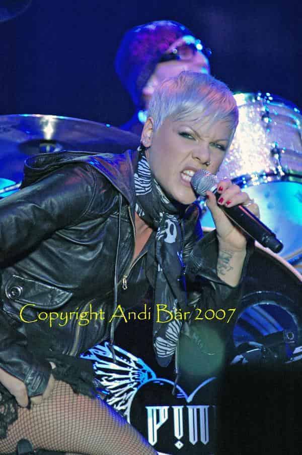 Pink in früheren Zeiten, als sie noch auf kleineren Bühnen unterwegs war. Hier 2007 auf dem Coburger Schlossplatz
