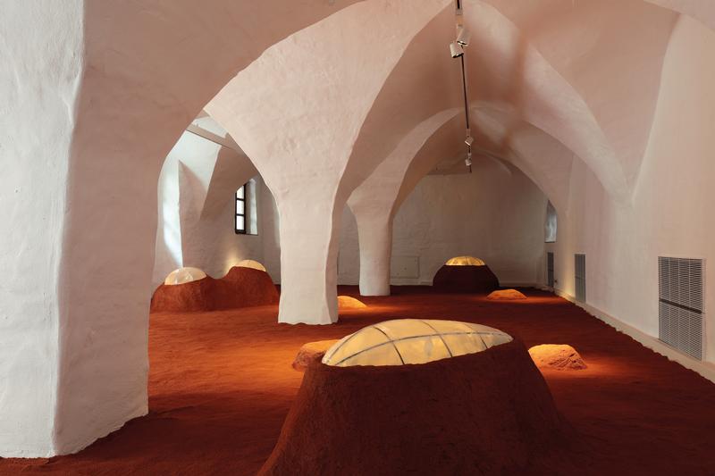 Mit „Is there gold on the moon?“ erhielt Gabrielle Chardigny bei ortung 14 den Kunstpreis der Stadt Schwabach