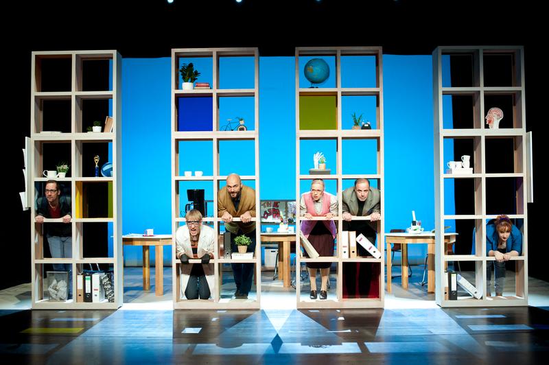Das Stadttheater Fürth hat „Eingeschlossene Gesellschaft“ von Theaterlust München zu Gast