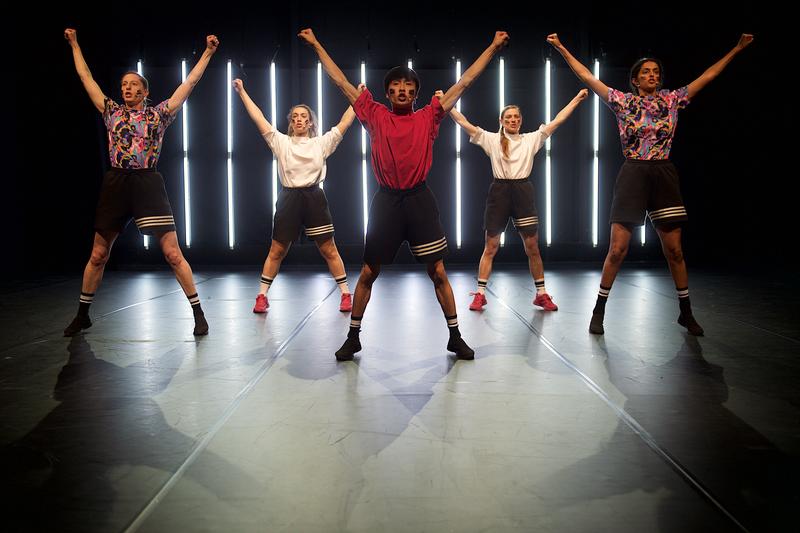 „Radical Cheerleading“ der Choreografin Zufit Simon