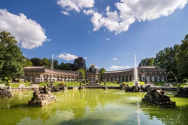Neues Schloss, Blick über großes Bassin auf den Sonnentempel, Bayreuth, Eremitage