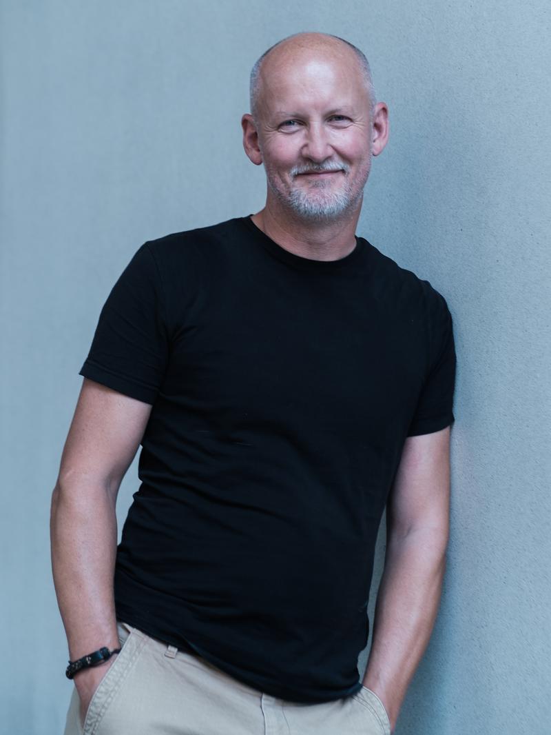 Richard Morrison eröffnet das Festival gemeinsam mit Anna Sophia Theil und Christoph von Weitzel am 17. Mai in der Orangerie des Schlosses Unternzenn