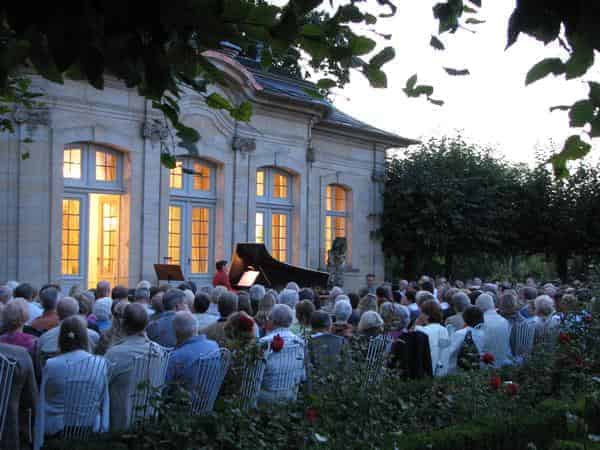 Eindrücke vergangener Rosengarten-Serenaden