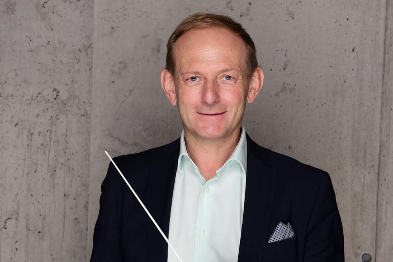 Rüdiger Lotter leitet den Abend