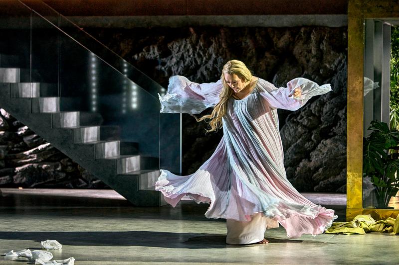 Siegfried III. Aufzug: Catherine Foster als Brünnhilde