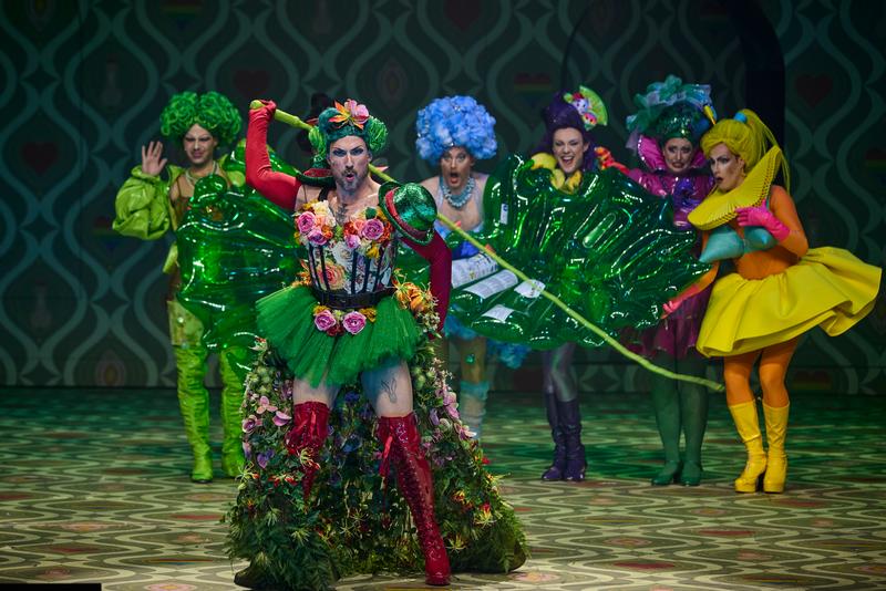 Szenenbild „La Cage aux Folles“ am Staatstheater Nürnberg