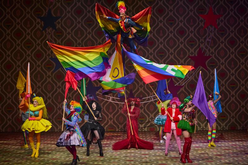 Szenenbild „La Cage aux Folles“ am Staatstheater Nürnberg