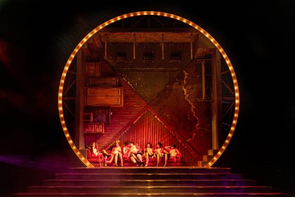 Staatstheater Nürnberg, „Die Dreigroschenoper“, Im Bild (v.l.n.r.): Ensemble