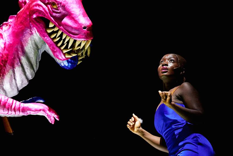 Staatstheater Nürnberg, „Die erste Liebe hält 5 Jahre – Eine politische Toy-Story“, Im Bild: Claudia Gyasi Nimako