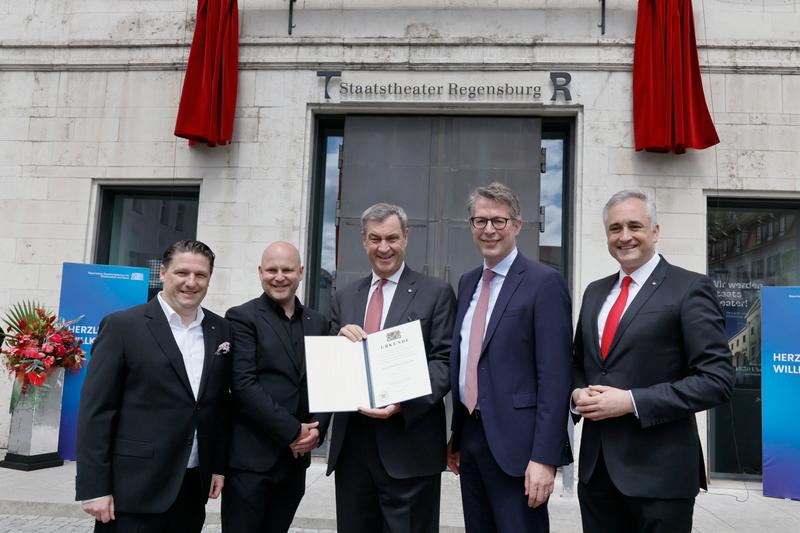 Festakt WIR SIND STAATSTHEATER  v.l.n.r. Dr. Matthias Schloderer, Sebastian Ritschel, Ministerpräsident Dr. Markus Söder, Kunstminister Markus Blume, Oberbürgermeister Dr. Thomas Burger