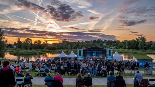Abendstimmung beim Seebühnen-Festival