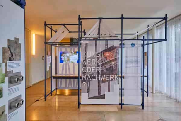 Einblick in die Ausstellung "Liebe oder Last?! Baustelle Denkmal" der Deutschen Stiftung Denkmalschutz