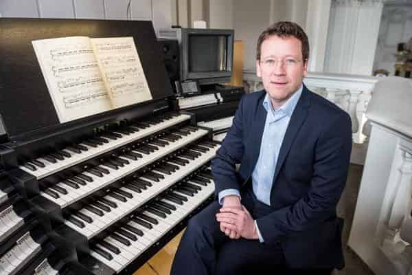 Stefan Schmidt improvisiert Live-Orgelmusik zum Stummfilm „Der Glöckner von Notre  Dame“