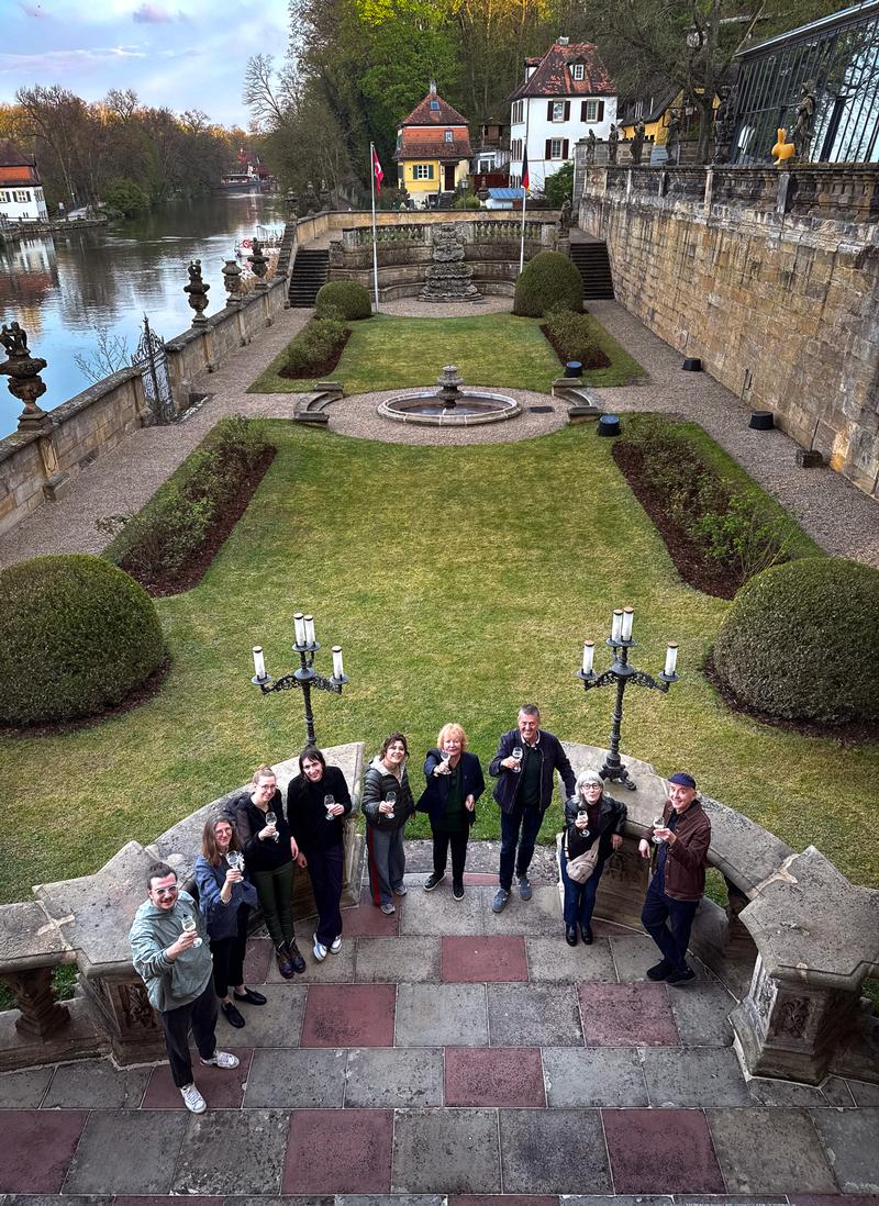 v.l.n.r. Cem Sonel (Bildende Kunst), Nikola Huppertz (Literatur), Kathrin A. Denner und Eloain Lovis Hübner (Musik), Ardan Özmenoğlu und Beate Passow (Bildende Kunst), Gerhard Meier und Çağlar Tanyeri (Literatur) sowie Thomas Werner (Bildende Kunst)