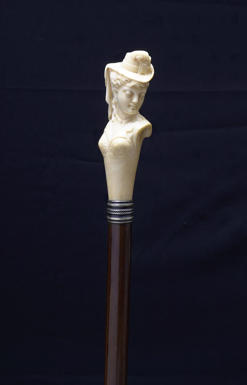 Elfenbeinstock mit der Büste der Kaiserin Elisabeth von Osterreich, 2. Hälfte 19. Jahrhundert, Knauf-Museum Iphofen, Sammlung F. Putz