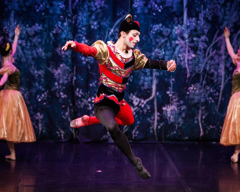 Das Crown Ballet zeigt eine einer atemberaubende Inszenierung von Schwanensee