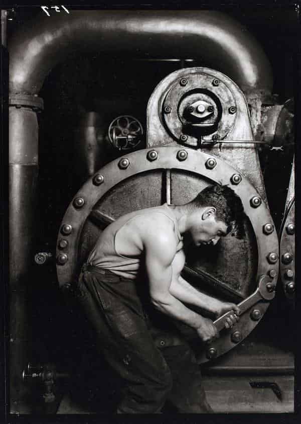 Lewis W. Hine Power House Mechanic, um 1920/21, Silbergelatineabzug, 15,5 x 12,5 cm, Münchner Stadtmuseum, Sammlung Fotografie 