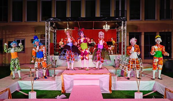 Das Theater Ansbach zeigt „Mätressen“ als Sommertheater unter freiem Himmel