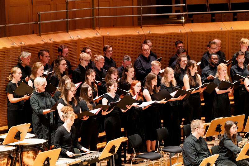 Die Bamberger Universitätsmusik stellte ihr Semesterschlusskonzert unter das Motto „Himmelwärts!“