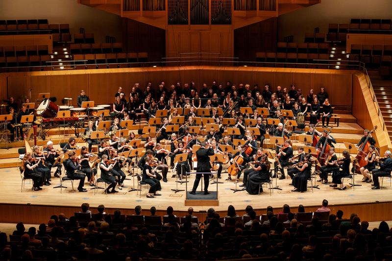 Die Bamberger Universitätsmusik stellte ihr Semesterschlusskonzert unter das Motto „Himmelwärts!“