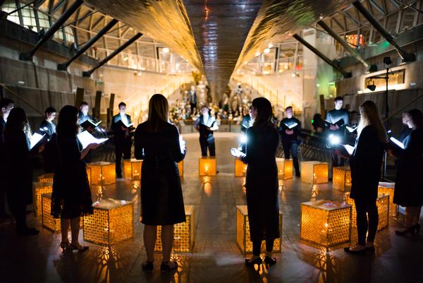 Das Abschlusskonzert präsentieren die ORA Singers am 4. Mai im stimmungsvoll erleuchteten Erfurter Dom St. Marien 
