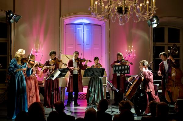 Vivaldis Violinkonzert „Die vier Jahreszeiten“ wird am 20. Juli von der Violinsolistin Angelika Lichtenstern und ihren Nymphenburger Streichersolisten präsentiert