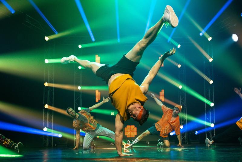 Beim Wagner Circus zeigen die DDC Breakdancer eine gelungene Verbindung scheinbarer Gegensätze