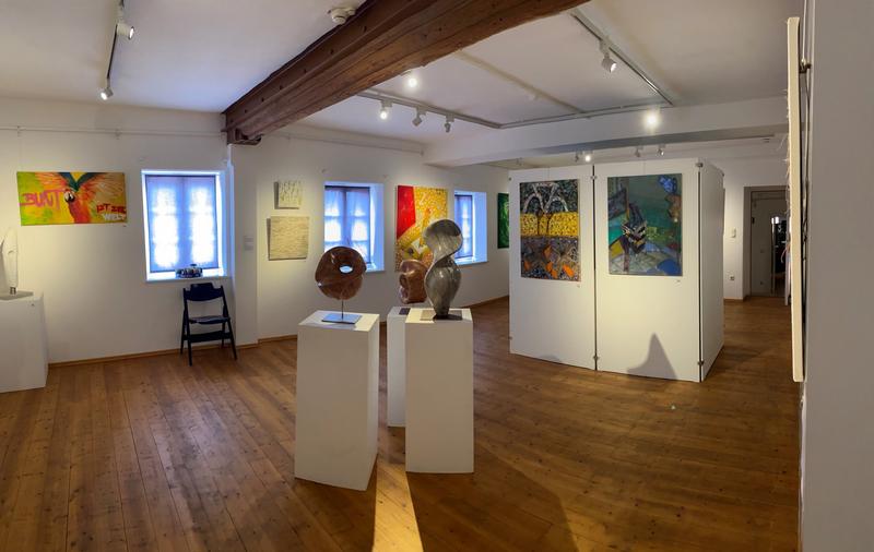 „Kunst baut Brücken“ im Töpfermuseum Thurnau