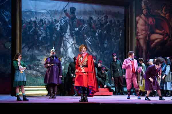 Julia Sturzlbaum (Wanda), Alexander Grassauer (General Bumm), Juan Carlos Falcón (Großherzogin), Daniel Prohaska (Prinz Paul), Sigrid Hauser (Erusine von Nepomukka), Chor, Ballett und Statisterie des Staatstheaters am Gärtnerplatz
